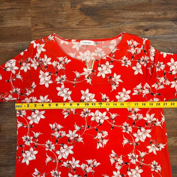 Calvin Klein Red floral print 3/4 bell sleeve ruffled  blouse size LARGE - Picture 4 of 10